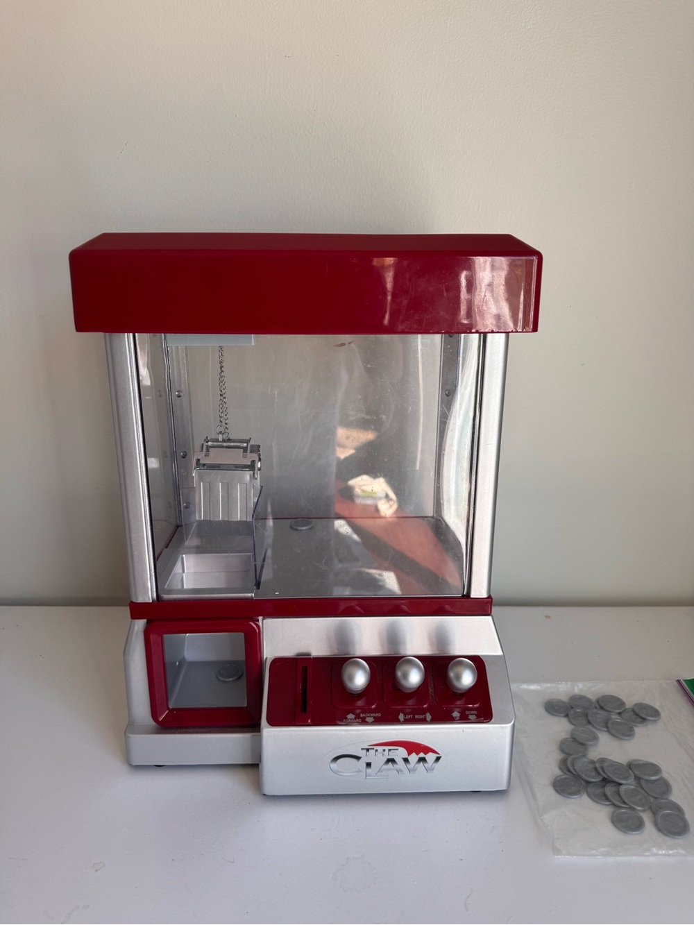 Red Electronic Arcade Mini Claw Machine Kid Toy Sound Effect